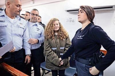 Prolonga Israel la detención de adolescente