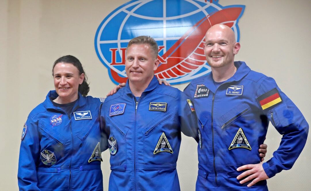 La tripulación de la expedición 56-57, el cosmonauta ruso Sergey Prokopyev, la astronauta estadounidense Serena Auñón-Chancellor y el astronauta alemán Alexander Gerst. EFE/ Sergei Ilnitsky