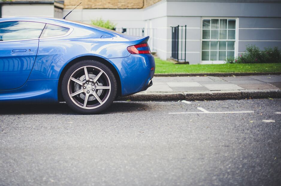 Auto estacionado. Foto: Unsplash