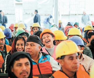 Se abren paso entre mezcla y varillas