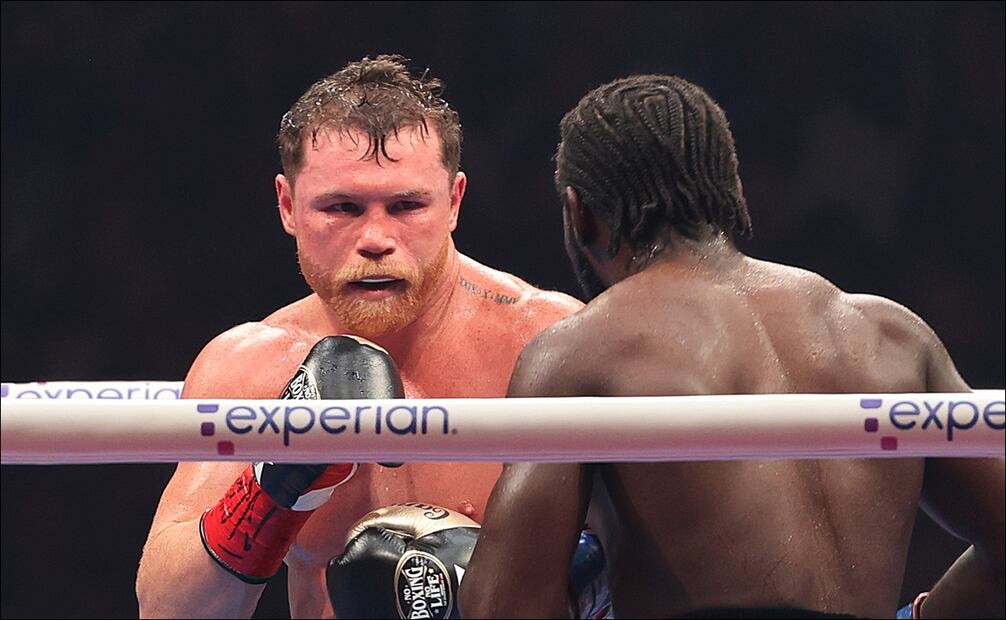 Terence Crawford fue el ganador del encuentro con Saúl "Canelo" Álvarez. FOTO: EFE