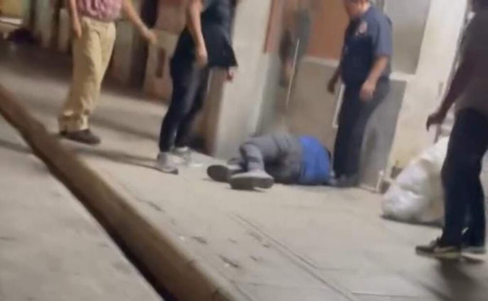 Hasta el momento se desconoce el estado de salud del hombre golpeado por los meseros en un bar de Mérida, Yucatán (11/02/2025). Foto: Especial