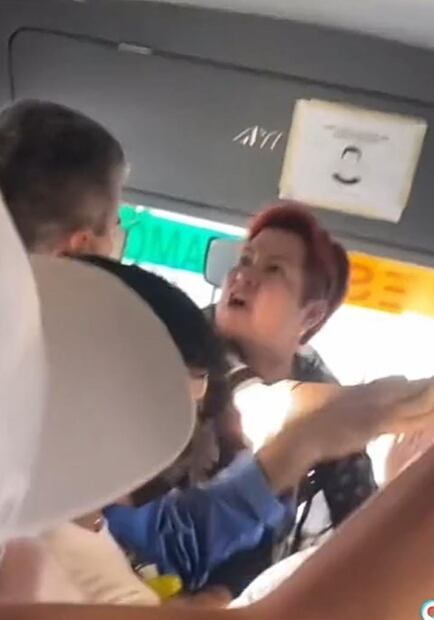 Tiktok: Mujer pelea con chofer de camión, lanza piedra y le pega a bebé