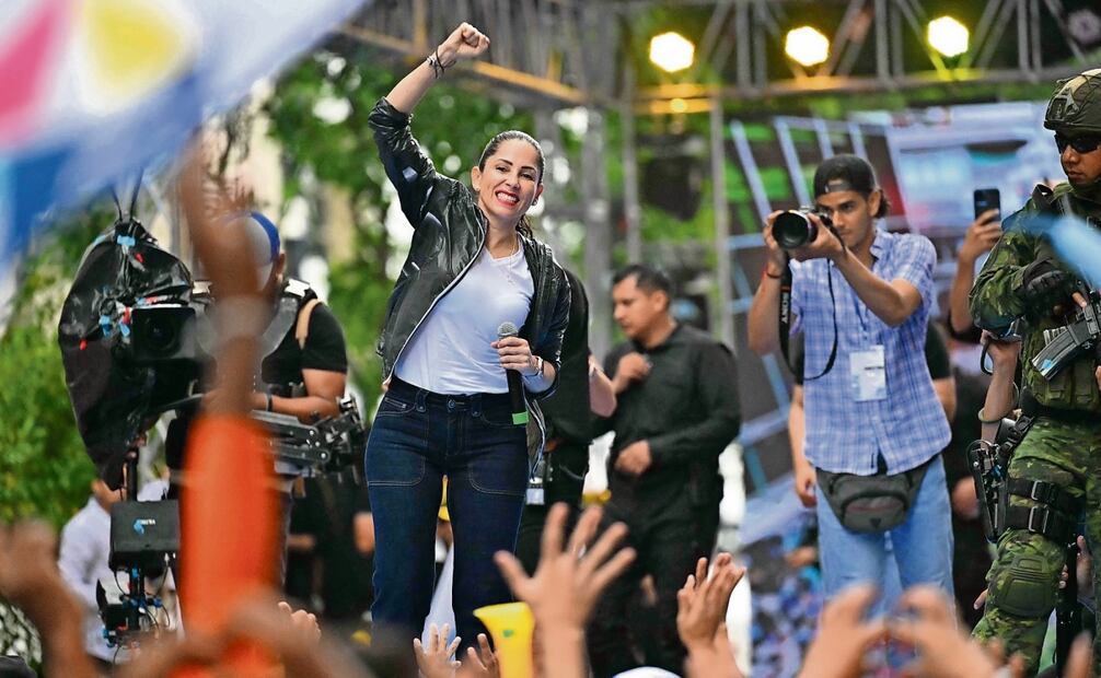 La candidata del Movimiento Revolución Ciudadana, Luisa González, en Guayaquil, provincia de Guayas. Foto: Marvin Recinos / AFP