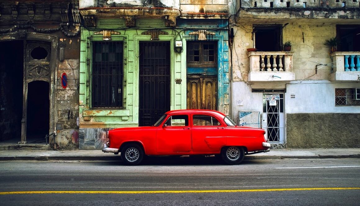 En caso de que el conductor se rehúse a retirar su carro puedes buscar un policía de tránsito para que establezca la multa. Foto: Pixabay