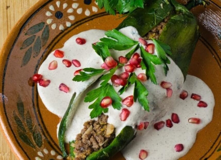 Ingenio mexicano, siete maneras distintas de comer un chile en nogada