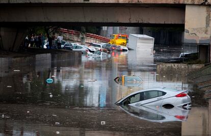 Fuertes lluvias provocan inundaciones en Monterrey y área conurbada