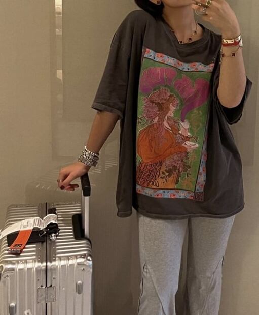 Ángela Aguilar no pierde el estilo ni en pants y coleta