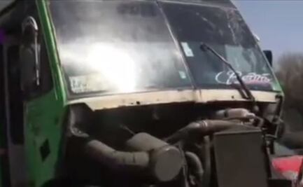 Conductor impacta camión de pasajeros cerca de estación Villa de Cortés del Metro