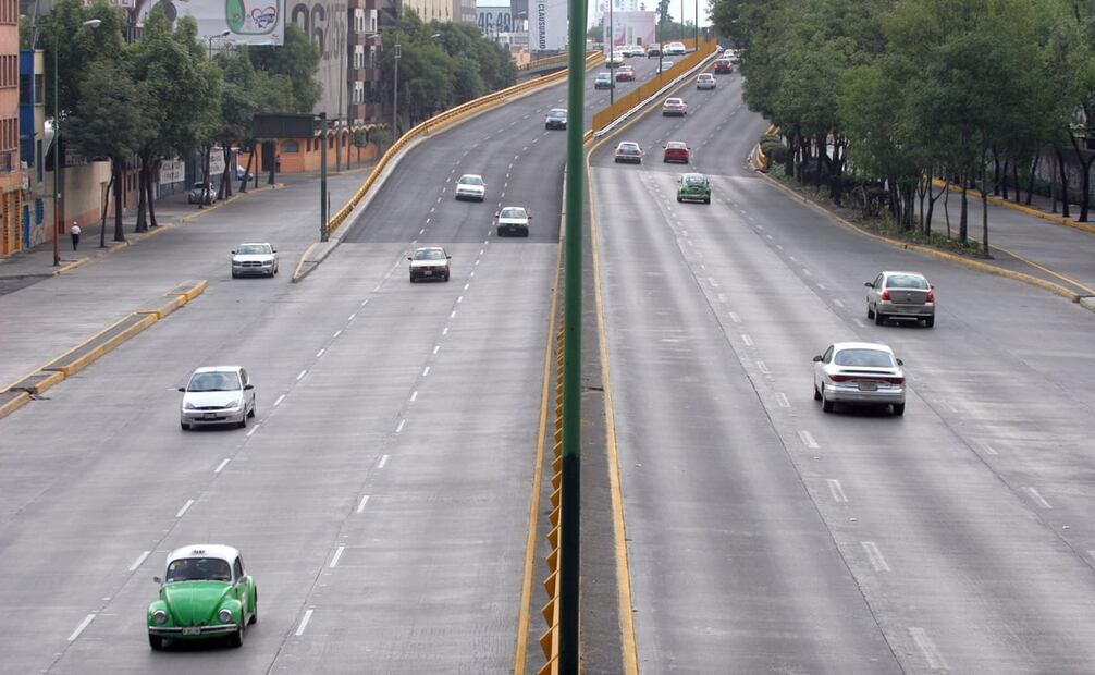 Vista del circuito a la altura de Puente de Alvarado, el 25 de abril de 2009. Las vialidades tienen bajo flujo vehicular por el temor al contagio por influenza. Foto: Alma Rodríguez/EL UNIVERSAL.