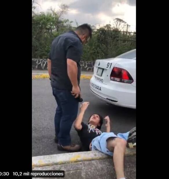 VIDEO. Captan a guardia de seguridad de la UNAM agrediendo a estudiante