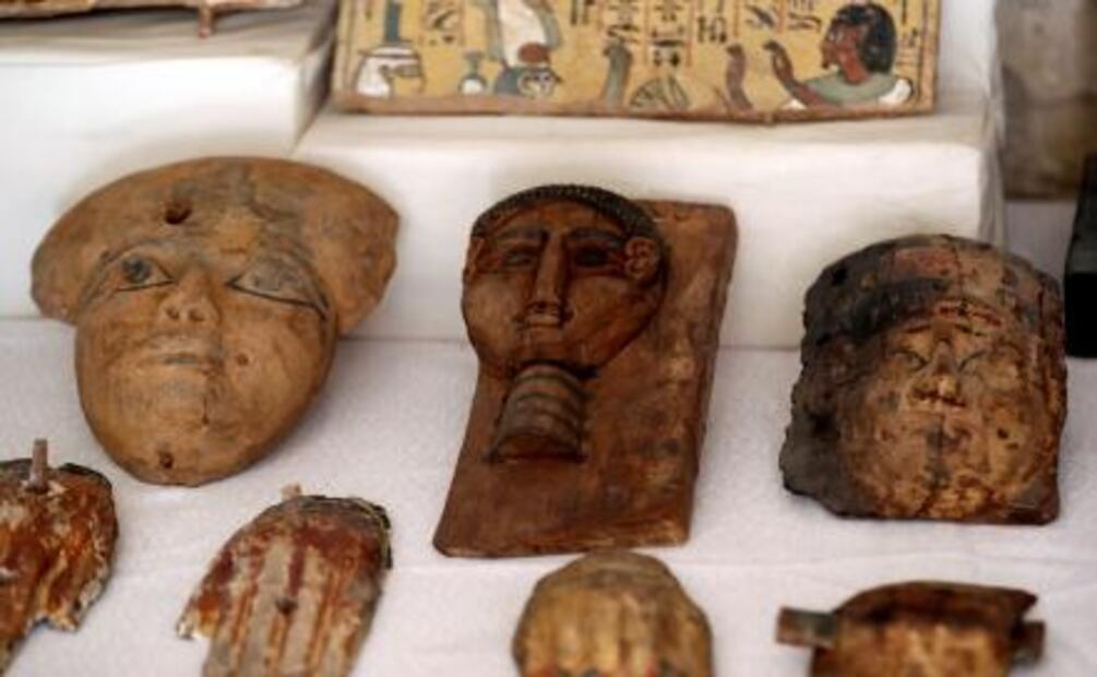 Hallan tumbas con momias de mujeres de la época de Tutankamón