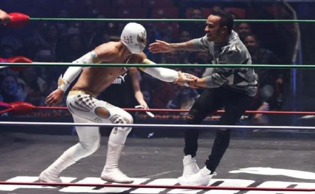 Lewis Hamilton performs with "Místico" at the Coliseo Arena during a promotional event in Mexico City on October 28, 2015. (Photo: Reuters)