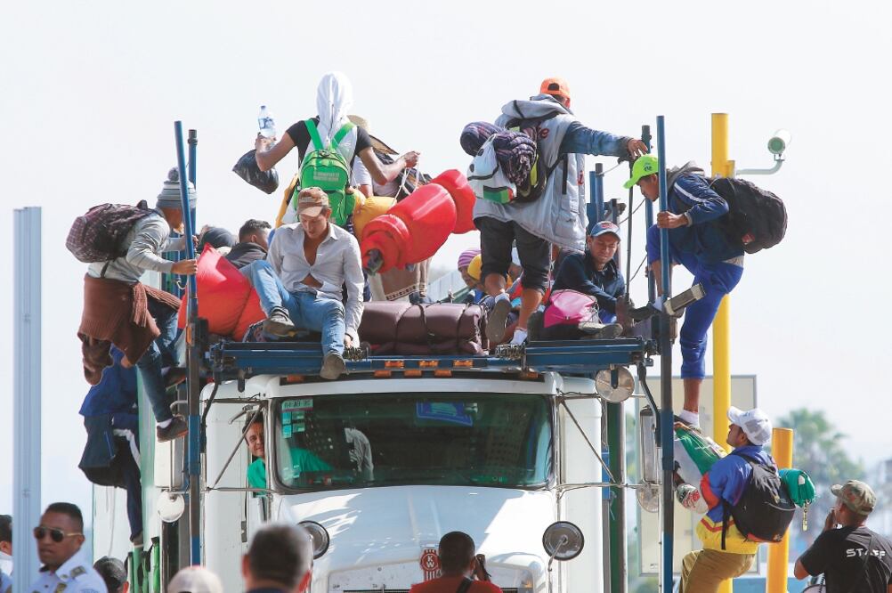 El coordinador de Morena en el Senado, Ricardo Monreal, adelantó que un grupo de legisladores acompañará al gobierno en las tareas migratorias. Foto/Archivo El Universal