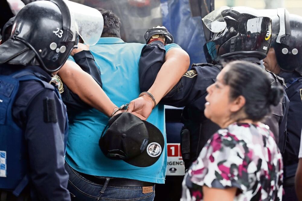 La CDH emitió una recomendación para la PGJ y la SSP por violaciones a los derechos a la libertad e integridad personal de 28 adultos y dos menores. (ARCHIVO EL UNIVERSAL)