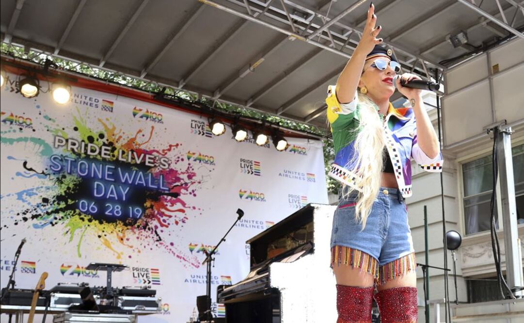 Gaga fue aplaudida por sus palabras durante el inesperado discurso. Foto: AP 