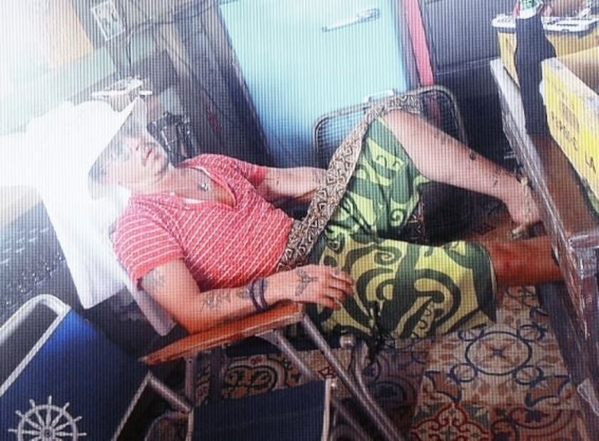 Heard exhibe fotos donde Depp está desmayado bajo los efectos de drogas y alcohol