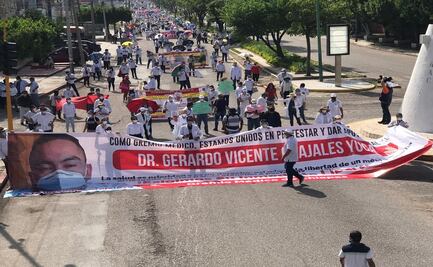Trabajadores de la salud marchan en Chiapas en apoyo a médico acusado de abuso de autoridad