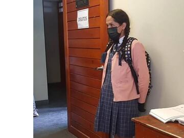 VIDEO: Detienen a hombre que se disfrazó de alumna e ingresó al baño de niñas en colegio de Perú