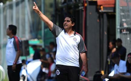 Fernando Camacho deja el banquillo de Chivas Femenil 