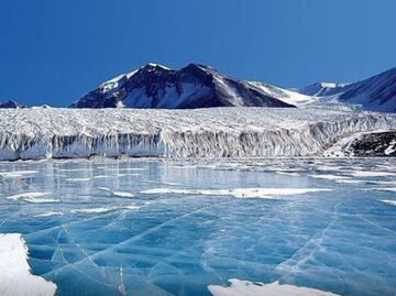 Científicos descubren 91 volcanes bajo el hielo de la Antártida