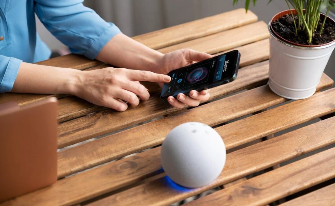 En 2023, Amazon anunció que estaba trabajando en una "Alexa más inteligente y conversacional, impulsada por la IA generativa". Foto: Freepik