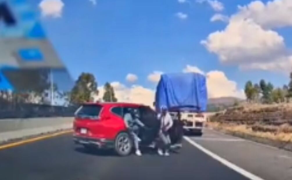Familia libra intento de asalto y persecución en la carretera México - Texcoco con ingeniosas maniobras. Foto: Captura TikTok