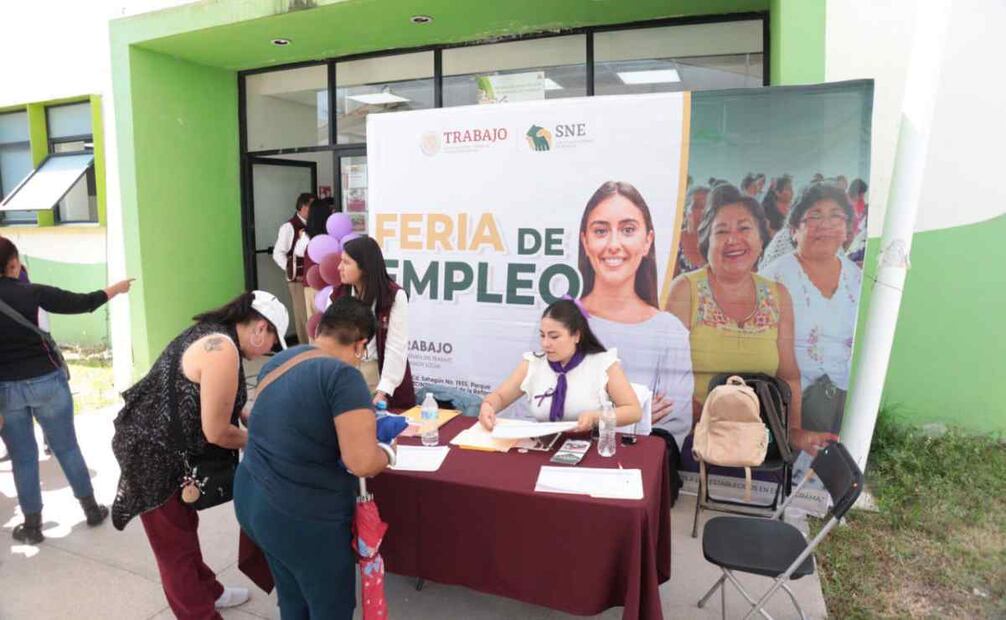 Las actividades que más incrementaron su personal de enero a marzo pasados fueron: servicios profesionales, financieros y corporativos con 66 mil plazas adicionales. Foto: Especial