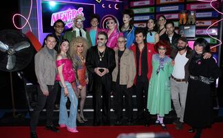 Mijares le suspira a la música de los años 80 y apadrina a "Mentiras, el musical" 