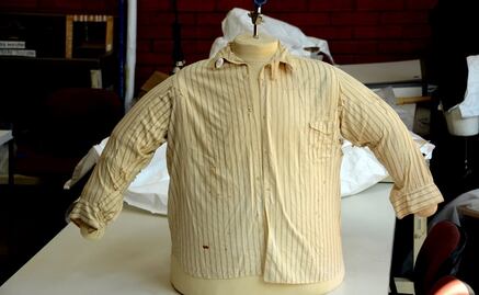 Expondrán conservación de camisa de Francisco Villa