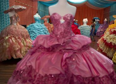 Mexican girl turns down quinceañera to help those affected by COVID-19