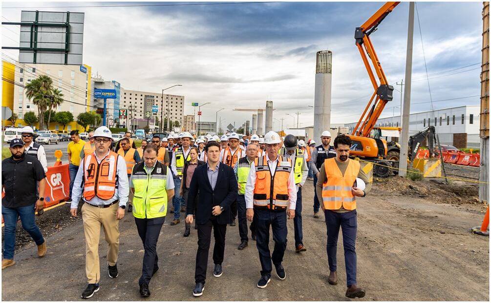 Samuel García supervisa tramo de la nueva Línea del Metro. Foto: Especial