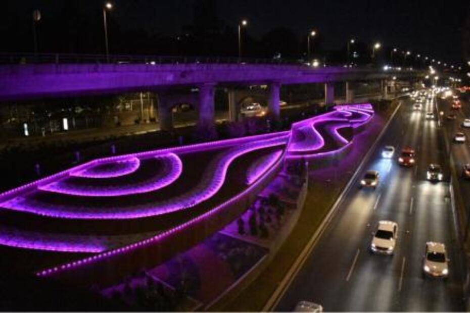 Colocan iluminación artística sobre Periférico Sur