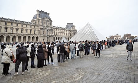 El Louvre reabrirá sus puertas, pero la Galería de Apolo seguirá cerrada tras el robo de joyas