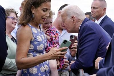Tras críticas republicanas, Biden reconoce finalmente a su séptima nieta