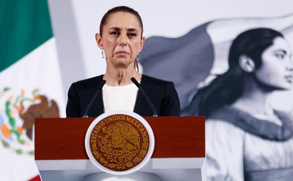 Al manifestar que “deberíamos de estar sumados en esta en vez de estar criticando”, la presidenta Sheinbaum Pardo reprobó las críticas que ha hecho la oposición por la concentración que encabezará el próximo domingo 9 de marzo en el Zócalo de la Ciudad de México para dar a conocer las medidas de su gobierno ante la imposición de aranceles por parte de EU. Foto: Diego Simón / EL UNIVERSAL