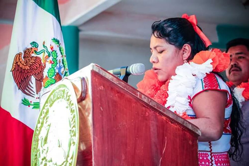 Celerina Moreno Solano, alcaldesa con licencia de Metlatónoc, durante su Primer Informe de Gobierno (Foto: tomada de Facebook @MujeresenMovimientoGuerrero)