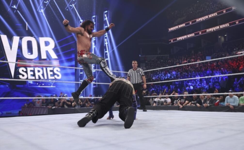 Roman Reigns derrota a Big E en Survivor Series; Raw domina el evento