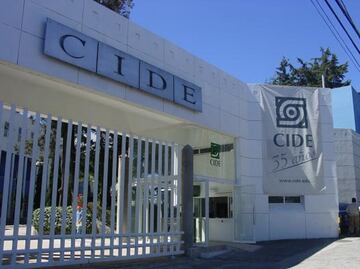 Por negarse a parar las evaluaciones a profesores, José Romero Tellaeche, director del CIDE, destituye a investigadora