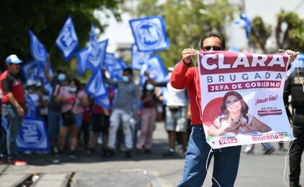 Simpatizantes de Clara Brugada y Santiago Taboada llegan a la sede del debate chilango      