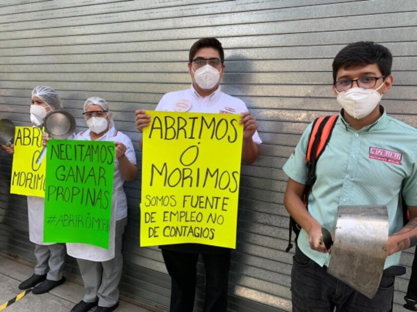 “Cacerolazo, abrimos o morimos”; protestan en Plaza Tlatelolco
