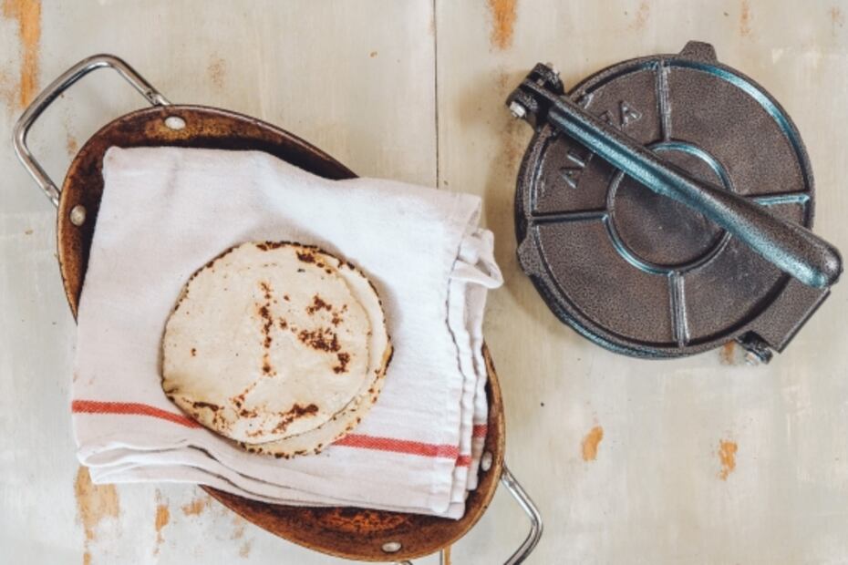 ¡Infladitas y suaves! Así puedes hacer tortillas a mano