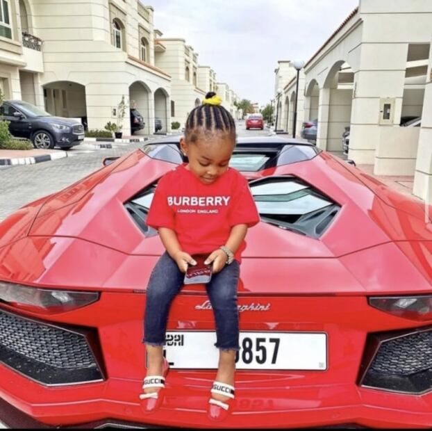 Mompha Jr., el niño influencer que tiene colección de autos de lujo