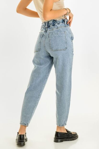 Michelle Salas nos muestra cómo se llevarán los jeans este año