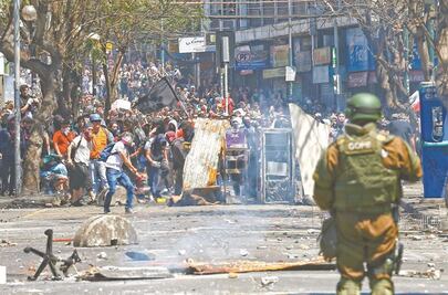 Piñera propone pacto para frenar estallido en Chile 