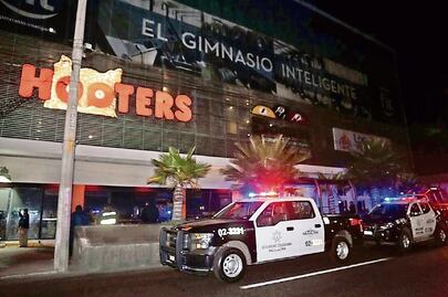 Alcaldes panistas chocan por un Hooters