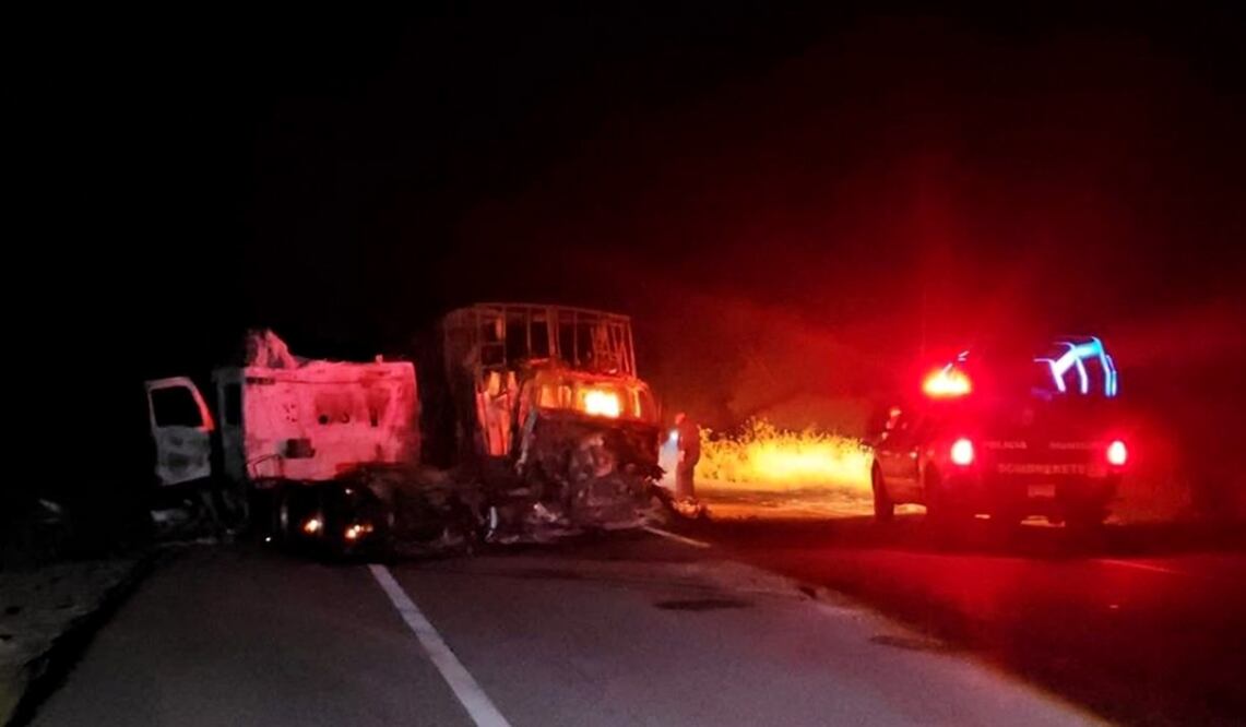La madrugada de este viernes se reportó una serie de bloqueos en tramos carreteros de seis municipios en Zacatecas, el 3 de octubre de 2025. Foto: especial