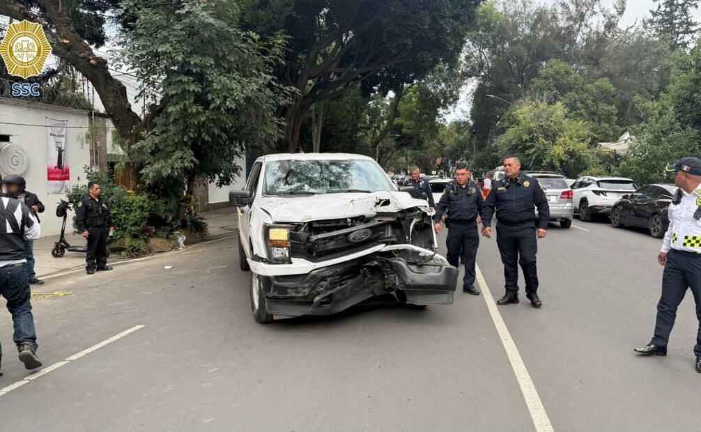 La camioneta se impactó contra la fachada de un domicilio ubicado en avenida México, en la colonia Del Carmen. Foto: Especial.