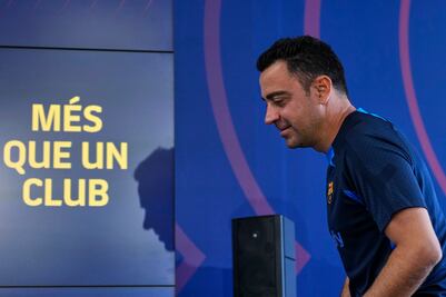 Xavi Hernández está contento con el mexicano Julián Araujo en Barcelona