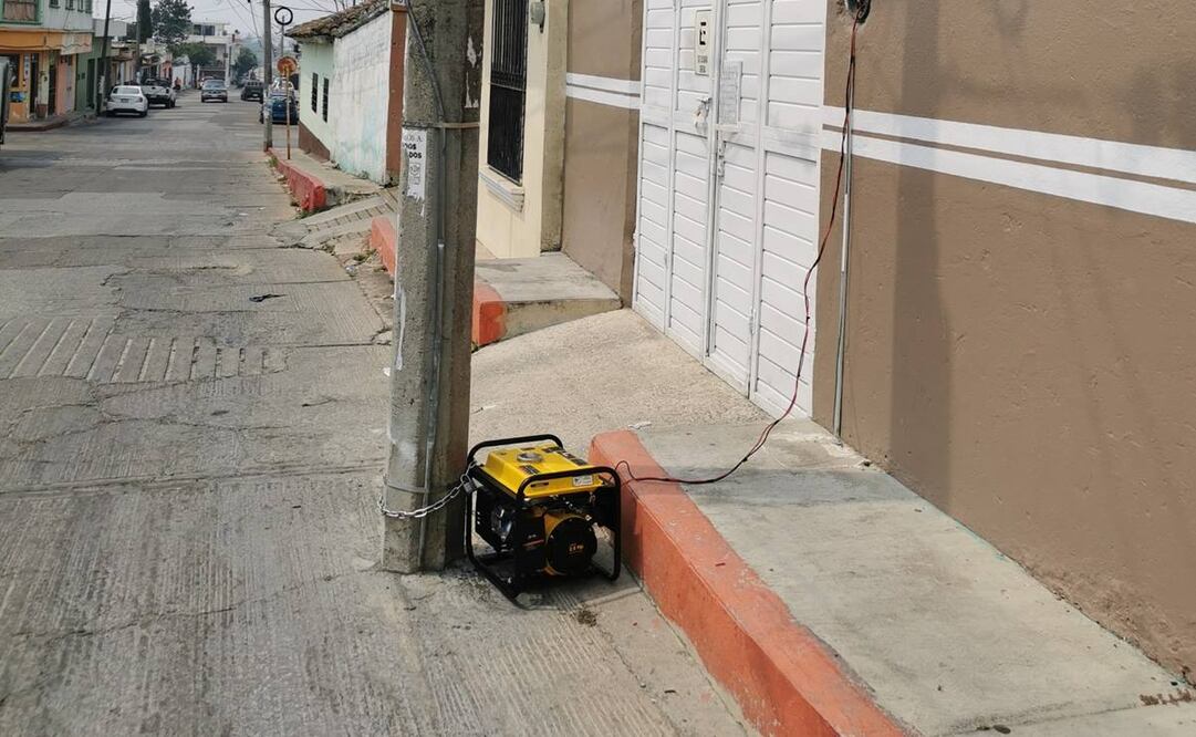Por esta suspensión, algunos negocios, como restaurantes, supermercados y gasolineras de Chiapas tuvieron que usar plantas generadoras de energía a base de combustible. Foto: Fredy Martín Pérez - EL UNIVERSAL